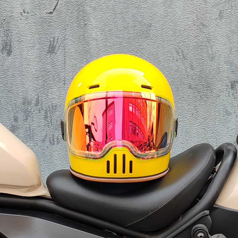 Full Face Motorcycle Helmet With Bluetooth - خوذة دراجة نارية كاملة الوجه معتمدة